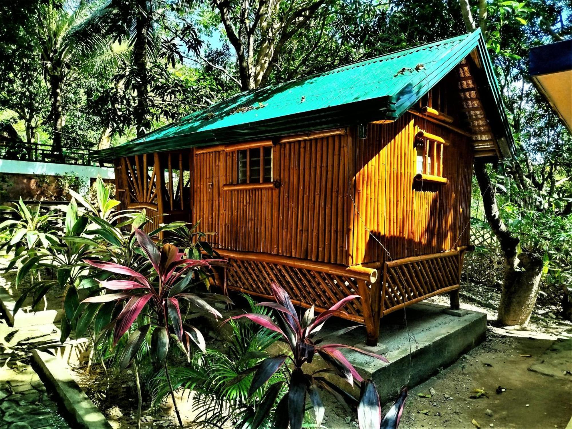 Rea'S Bamboo Resort Gabaldon Room photo