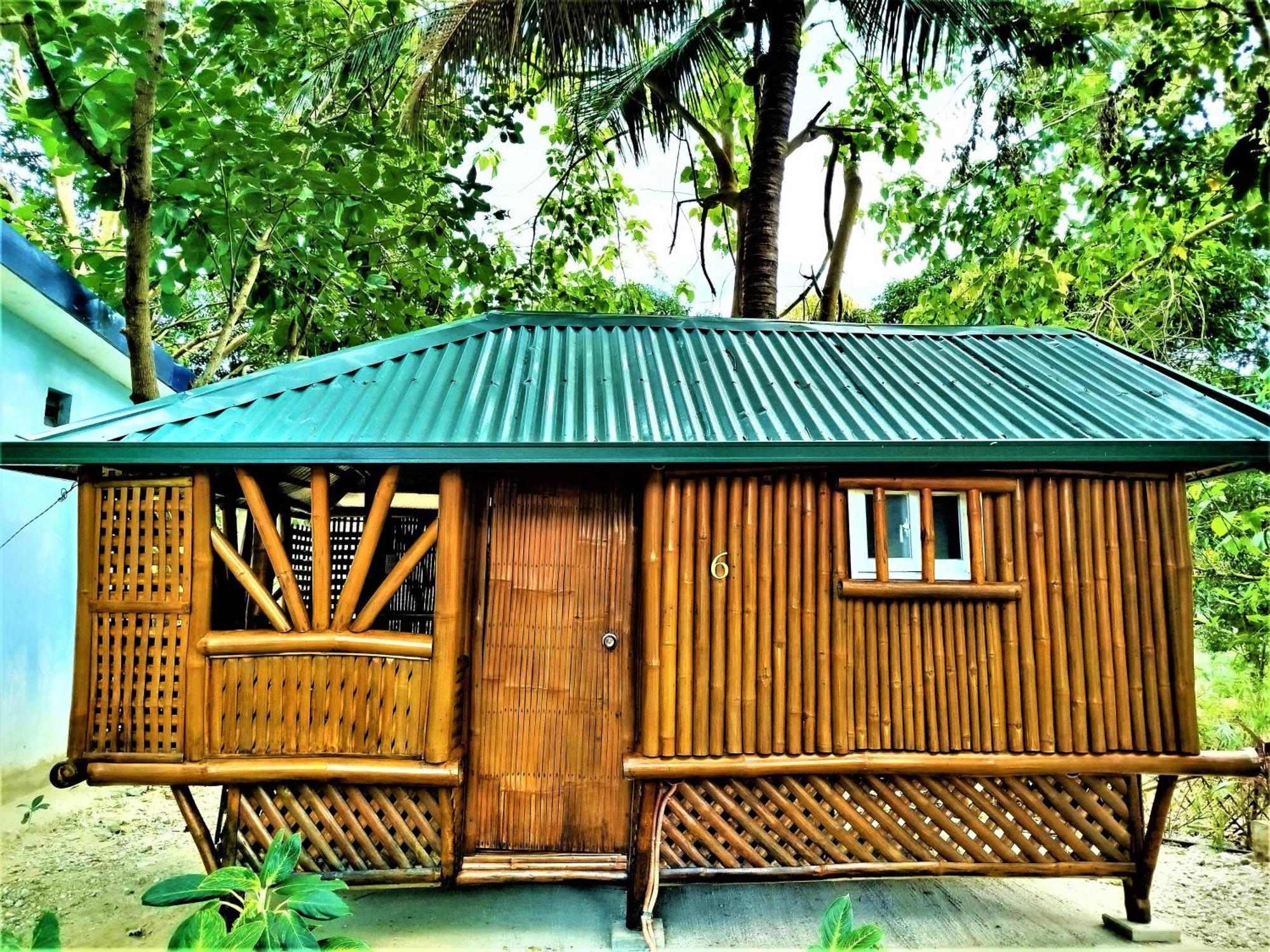 Rea'S Bamboo Resort Gabaldon Room photo