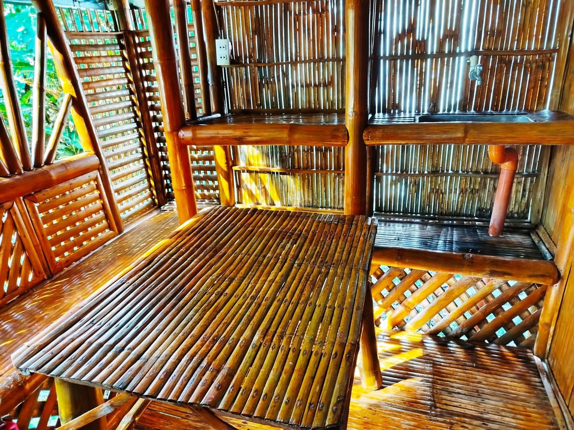 Rea'S Bamboo Resort Gabaldon Room photo